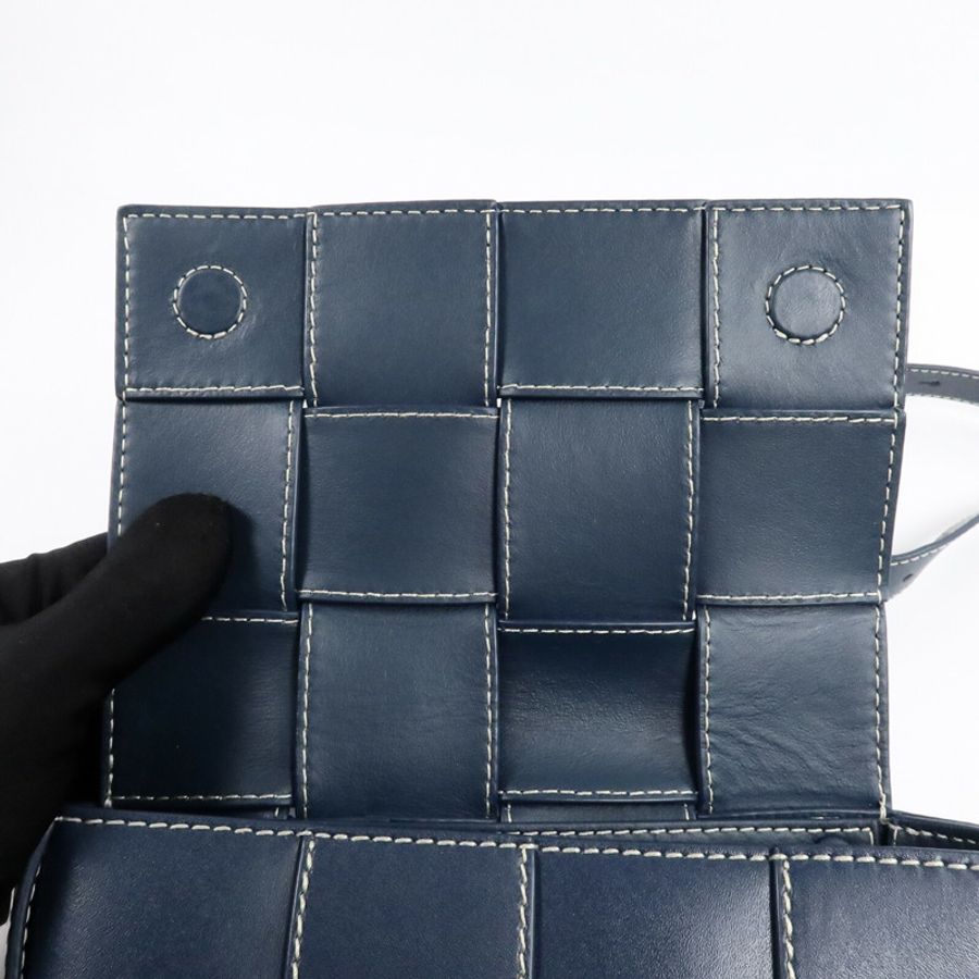 BOTTEGA VENETA 牛皮皮革Cassette Small肩背袋-14