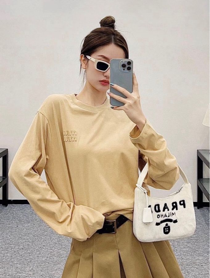 MIU MIU 卡其色立體浮雕logo長袖上衣 SizeM-2