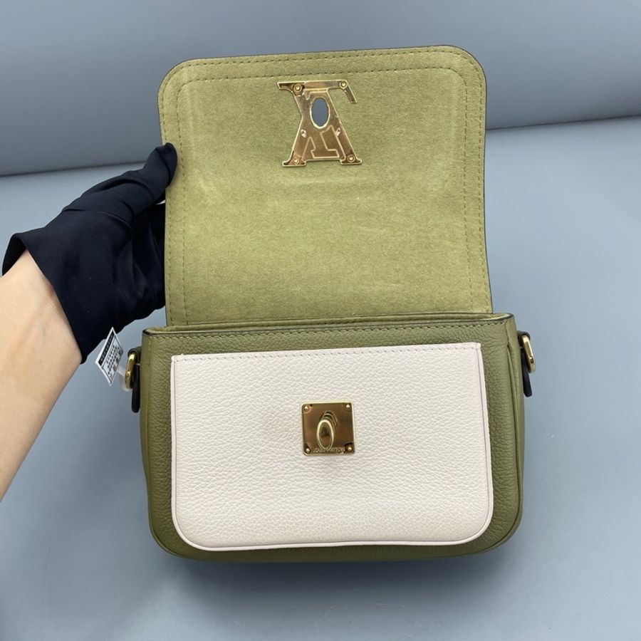 LV 路易威登 lockme新款單肩包橄欖綠拼白-12