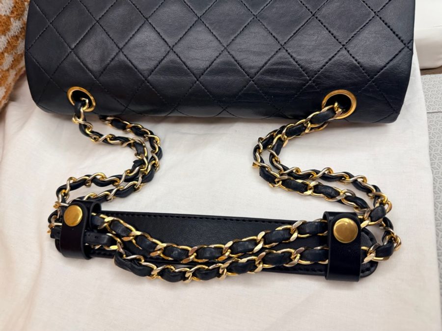 【極美古董珍藏】CF25 CHANEL Vintage 25cm 黑金雙蓋口蓋包 24K金雙C釦(經典黑羊皮/雙鏈)-31