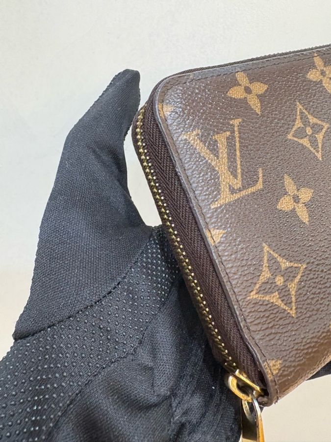 LV 經典老花拉鍊長夾 內裡粉色-1