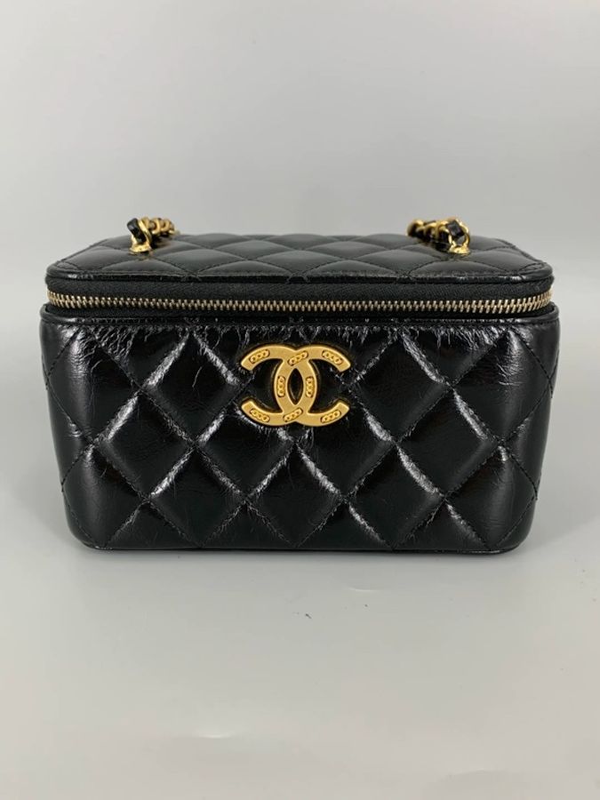 香奈兒24B化妝盒黑金油蠟皮 全套 尺寸16.5~10~8cm Chanel 24B Vanity Case, Black Shiny Calfskin & Gold Hardware, Full Set Size: 16.5~10~8 cm-0