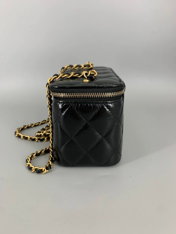 香奈兒24B化妝盒黑金油蠟皮 全套 尺寸16.5~10~8cm Chanel 24B Vanity Case, Black Shiny Calfskin & Gold Hardware, Full Set Size: 16.5~10~8 cm-1