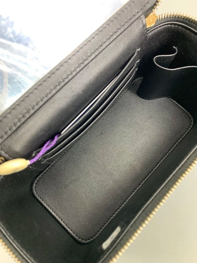 香奈兒24B化妝盒黑金油蠟皮 全套 尺寸16.5~10~8cm Chanel 24B Vanity Case, Black Shiny Calfskin & Gold Hardware, Full Set Size: 16.5~10~8 cm-6