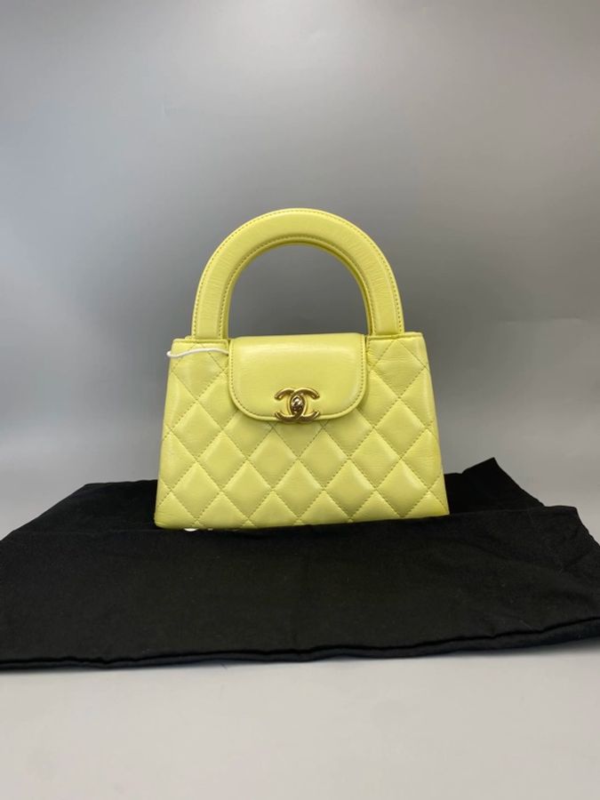 香奈兒手柄Kelly小号檸檬黃金扣羊皮25年 尺寸19.5~13~6.5 Chanel Handle Kelly Small, Lemon Yellow Lambskin with Gold Hardware, 2025 Size: 19.5~13~6.5 cm-0