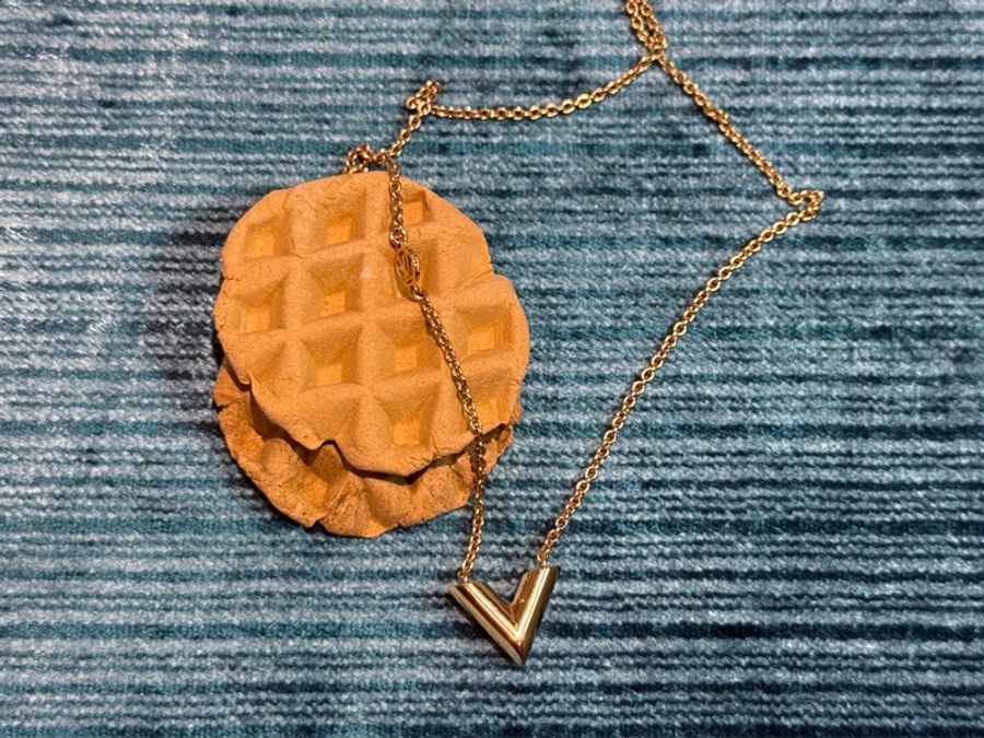 LOUIS VUITTON V項鍊-1