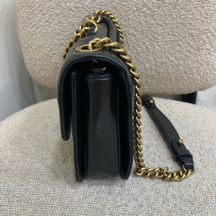 CHANEL 黑金油蠟皮孟買鏈條包-1