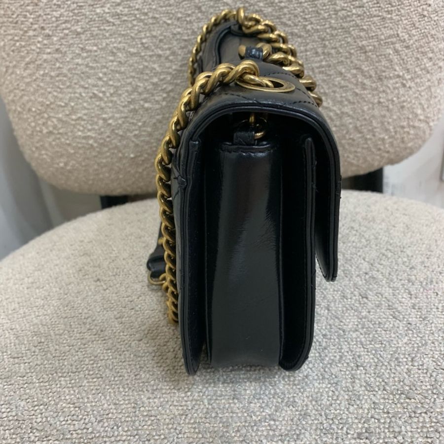 CHANEL 黑金油蠟皮孟買鏈條包-3