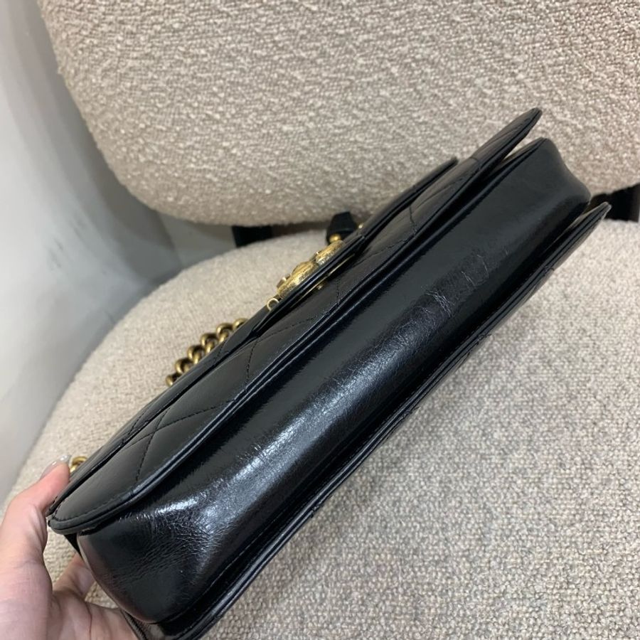 CHANEL 黑金油蠟皮孟買鏈條包-4