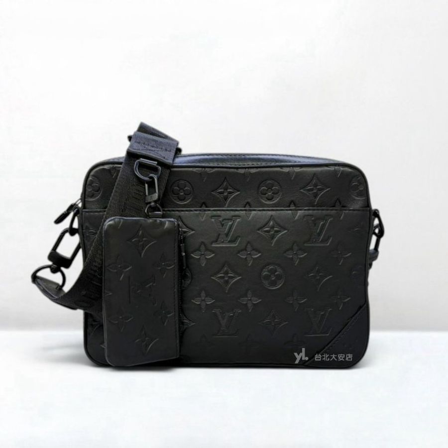 A13465-CHANEL LV 黑牛皮壓紋Duo黑釦二合一肩斜背郵差包M69827-0