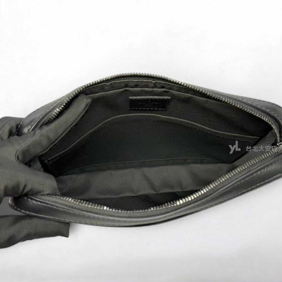 A13465-CHANEL LV 黑牛皮壓紋Duo黑釦二合一肩斜背郵差包M69827-5