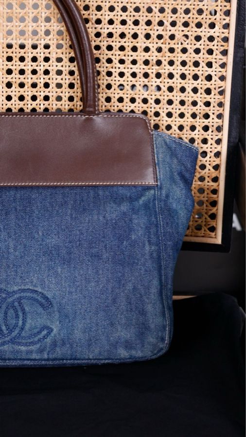 Chanel 6开巧克力色丹宁牛仔拼皮外缝线大logo手提tote包-12