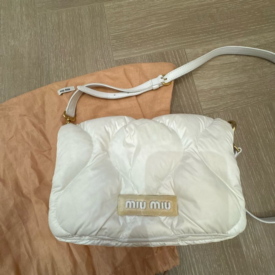 MIUMIU 澎澎斜背包 外尼龍內裡羊皮-0