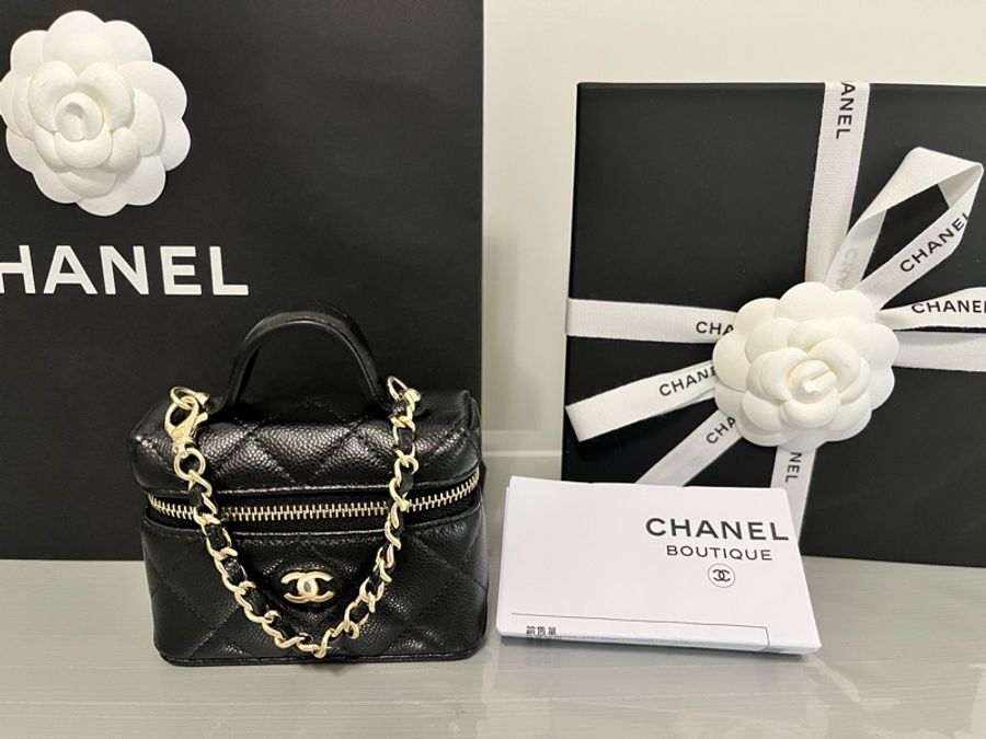 CHANEL 香奈兒《全新》25K LP包包掛|黑色荔枝牛皮|金釦|全新全配|台灣專櫃-1
