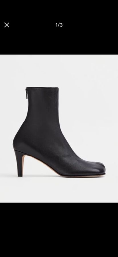 Bottega Veneta Bloc Ankle Boots 採用黑色羊皮製成-0
