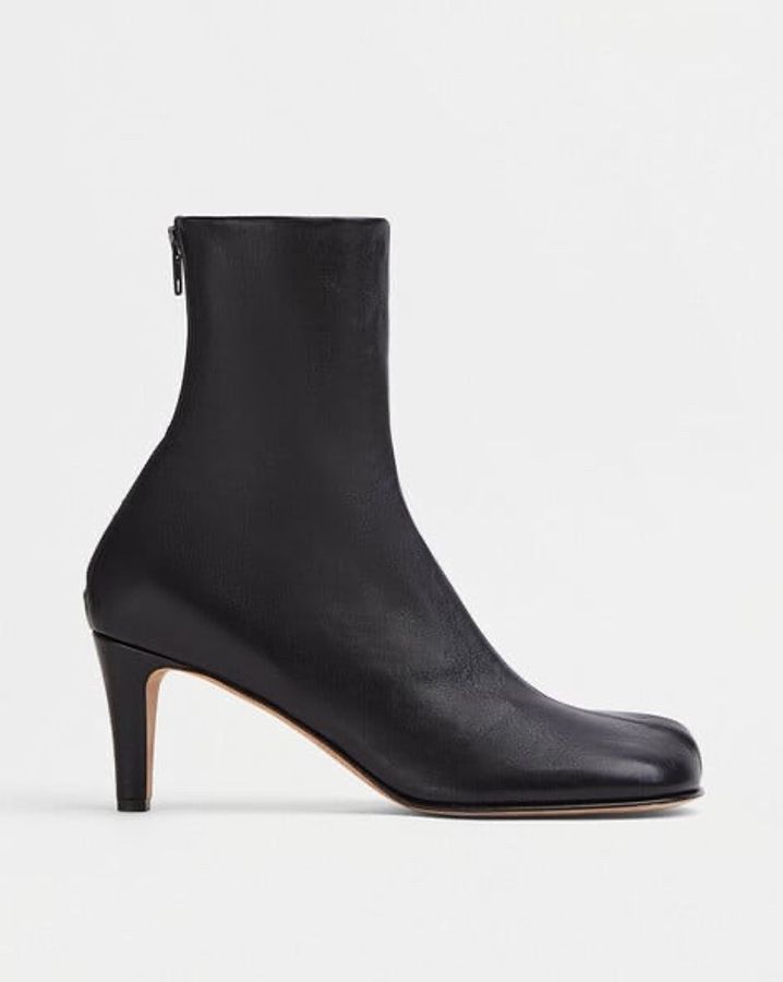 Bottega Veneta Bloc Ankle Boots 採用黑色羊皮製成-2