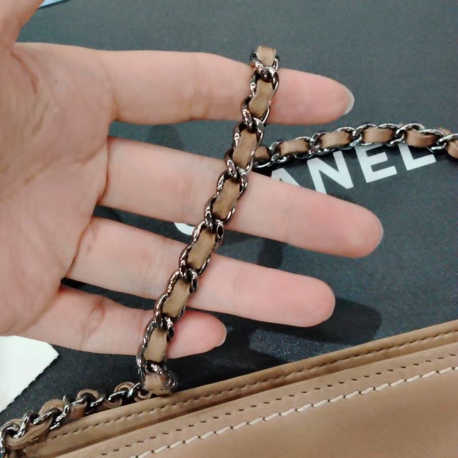 [中古] Chanel裸粉色皮革壓印LOGO鏈帶手拿包/單肩包-4