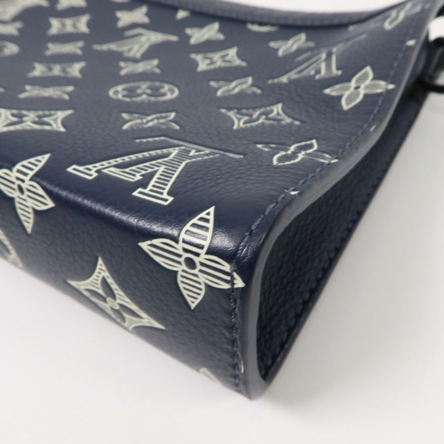 LOUIS VUITTON Monogram Shadow Gaston Wearable Wallet肩背袋-13