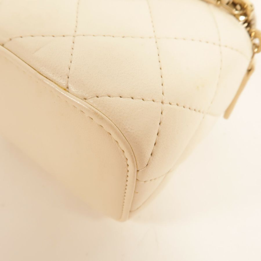 CHANEL 羊皮皮革Mini Vanity Case With Gold Ball鏈帶肩背袋-10