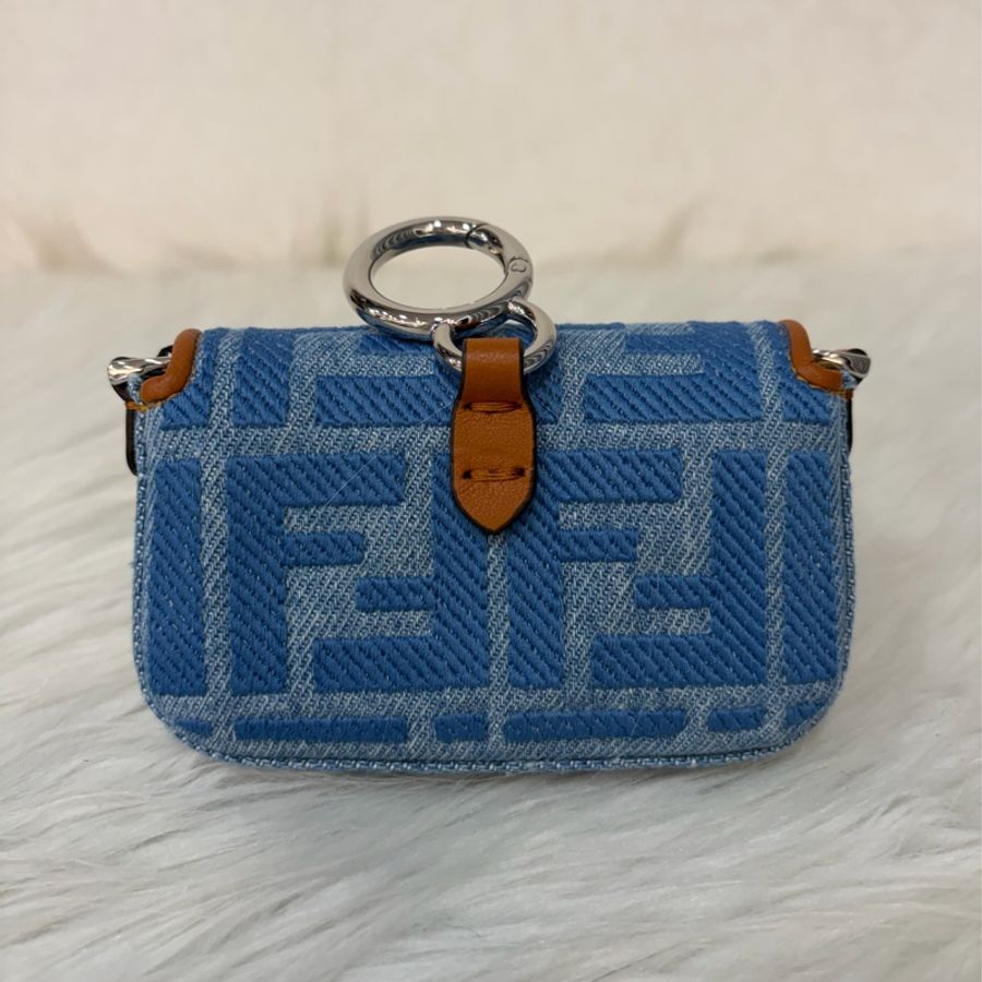 FENDI 7AS045 nano Baguette 藍色緹花牛仔單寧迷你法棍 金鍊 鑰匙包零錢包信用卡包小廢包口紅包耳機包斜背包-3