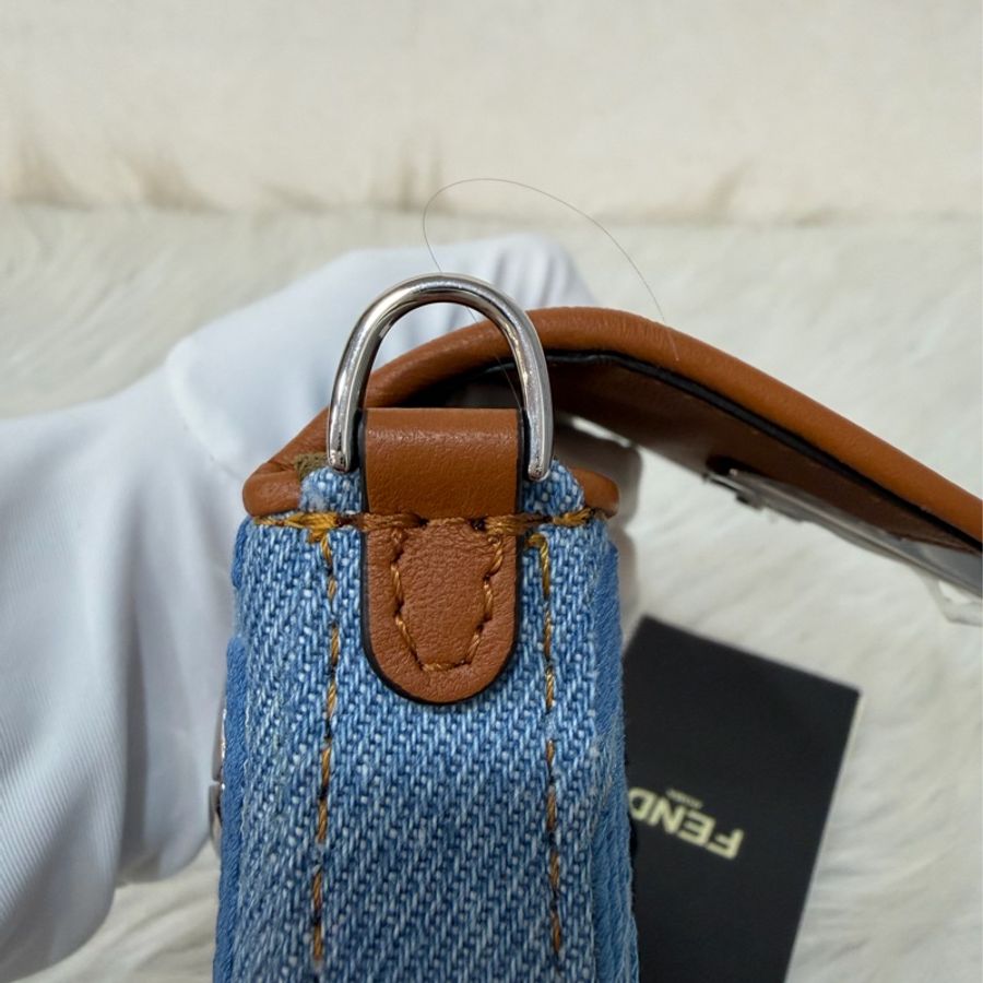 FENDI 7AS045 nano Baguette 藍色緹花牛仔單寧迷你法棍 金鍊 鑰匙包零錢包信用卡包小廢包口紅包耳機包斜背包-23