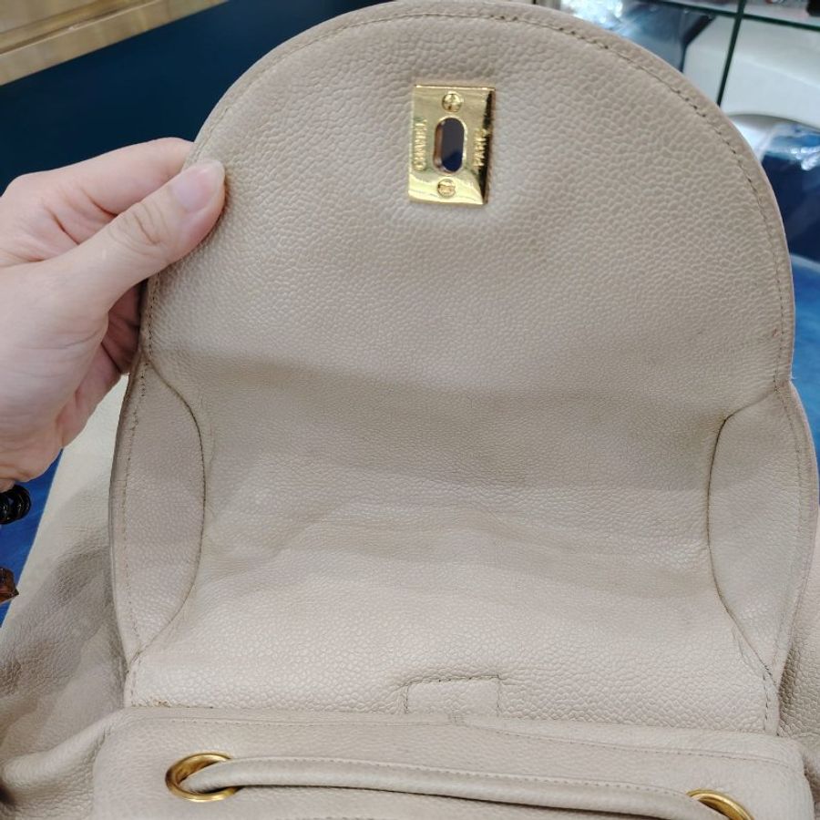 [中古] CHANEL米色經典金色三CC粒面小牛皮翻蓋背包雙肩包-4