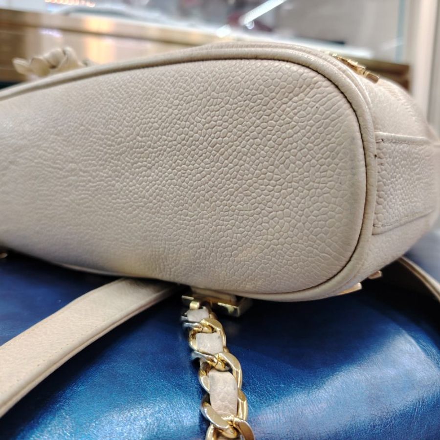 [中古] CHANEL米色經典金色三CC粒面小牛皮翻蓋背包雙肩包-13