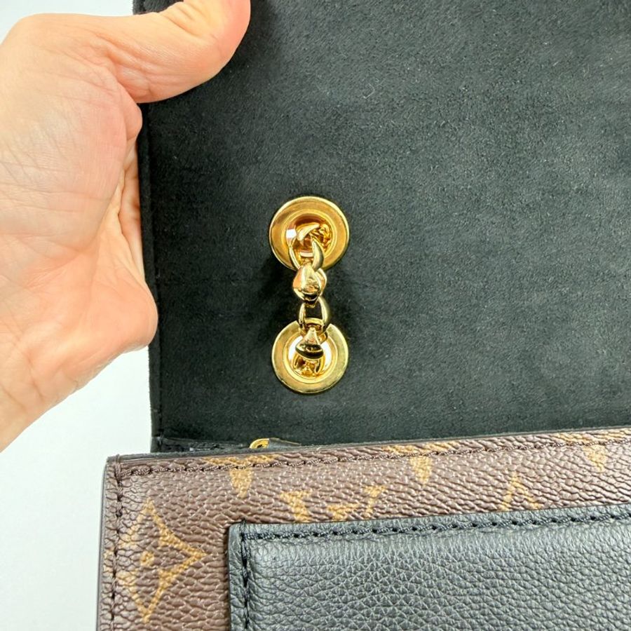✿ Louis Vuitton 原花拼黑皮金釦Victoirer肩側包-13