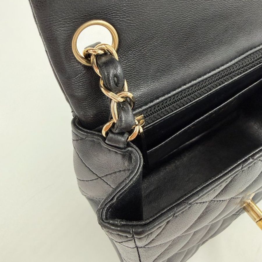 ✿ CHANEL 17cm黑色金釦菱格羊皮方胖-15