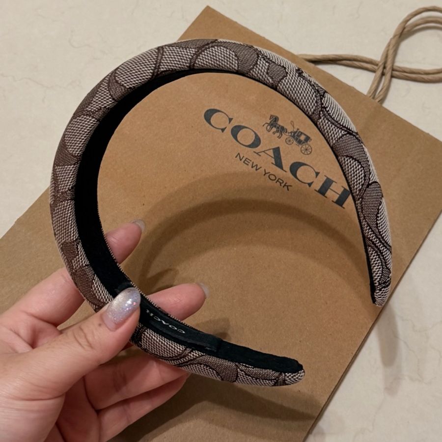 COACH蔻馳 髮飾 經典 SIGNATURE C Logo寬版髮帶 蓬蓬髮箍(橡木色 烏木色 楓棕色 Oak)-3