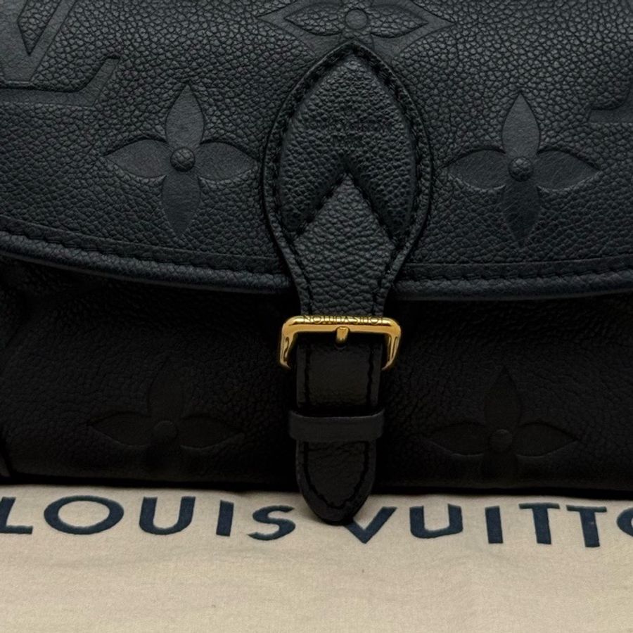 Louis Vuitton 路易威登 Diane全皮壓紋黑色法棍 黑色老花壓紋很有質感-7