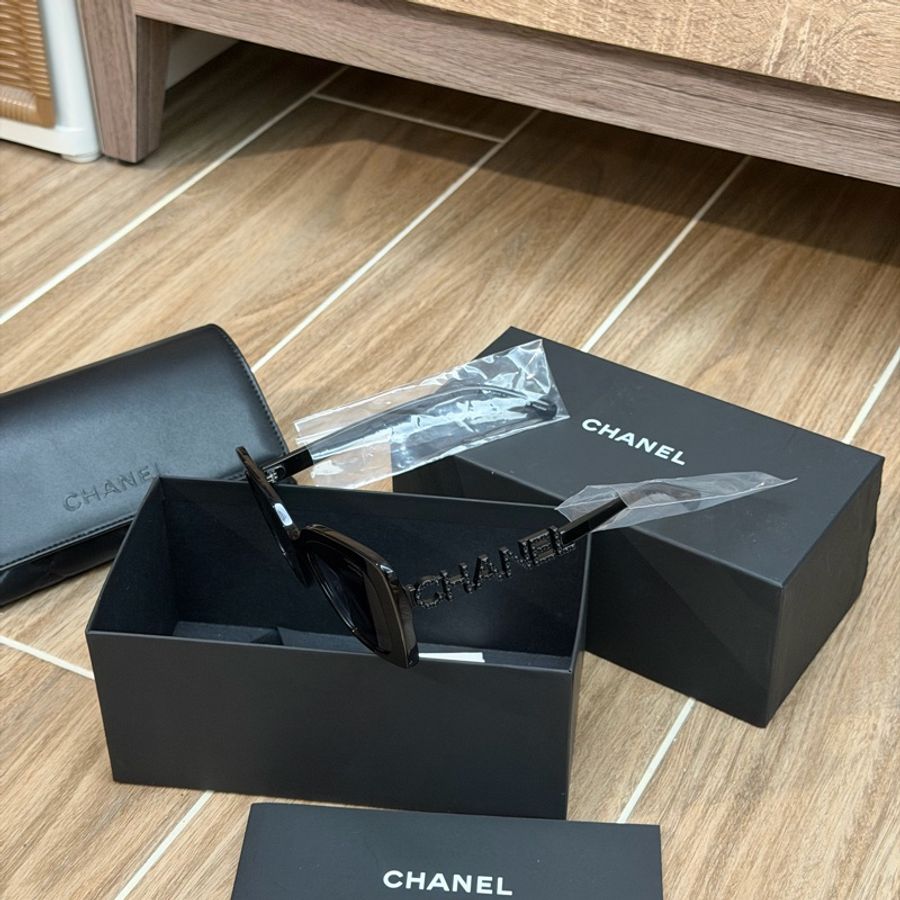 Chanel • 經典爆款全黑水鑽墨鏡 全新全配 CH5422-4