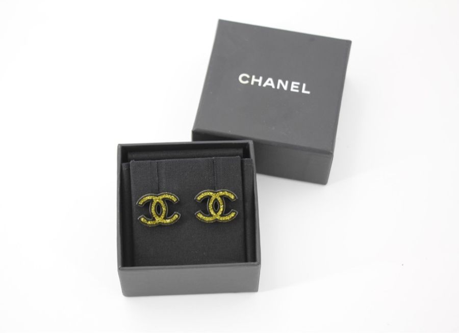 Chanel 17S 樹脂金粉黑色耳環-1