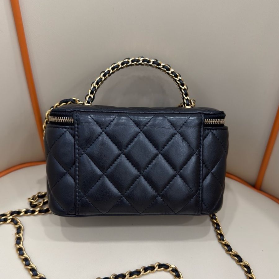 Chanel 香奈兒22k黑金羊皮手柄鏈條化妝盒長盒子-1