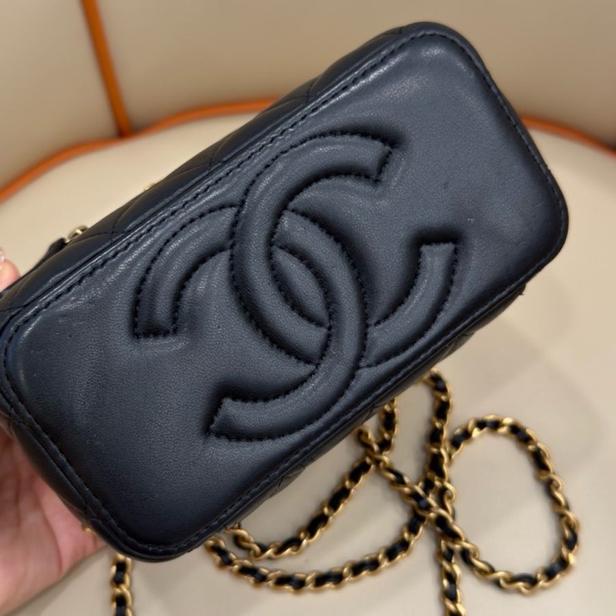 Chanel 香奈兒22k黑金羊皮手柄鏈條化妝盒長盒子-9