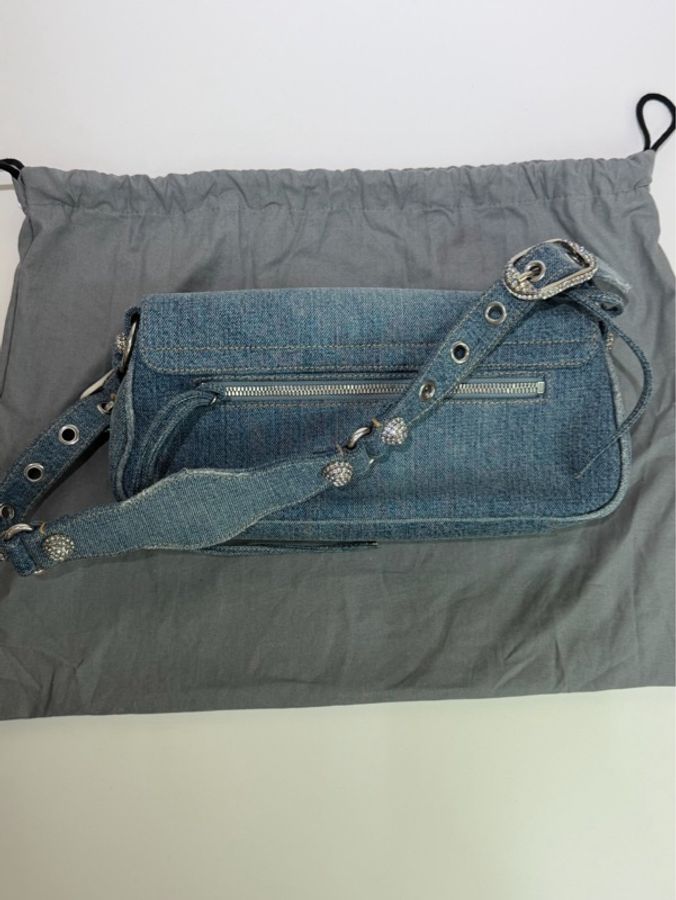 巴黎世家|BALENCIAGA 牛仔鑽扣法棍-1