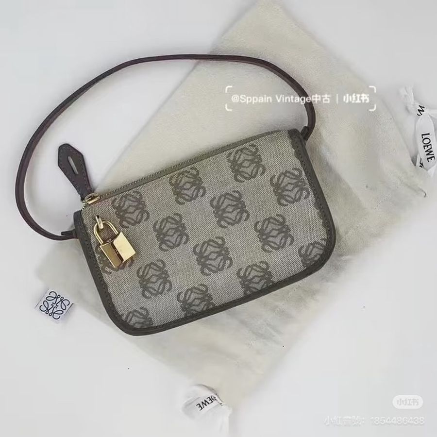 Loewe • 經典中古淺灰色老花鎖頭麻將包-1