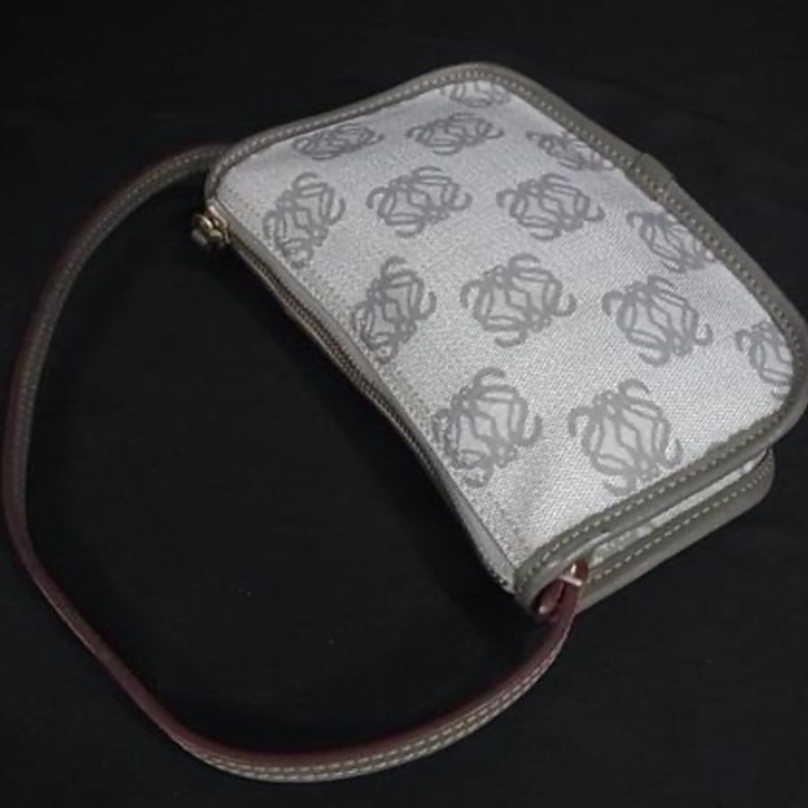 Loewe • 經典中古淺灰色老花鎖頭麻將包-7