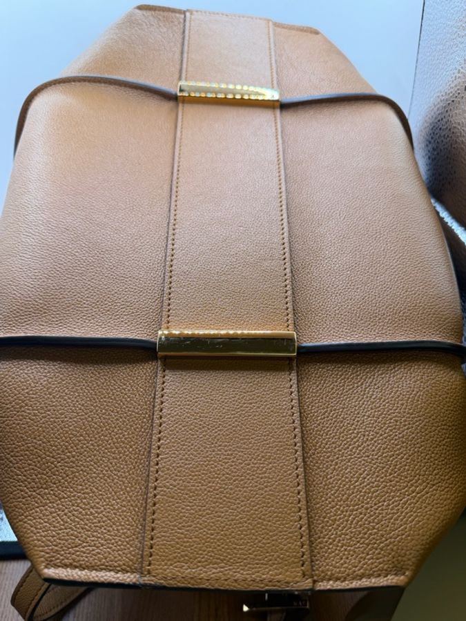 TOD'S 經典 T Timeless 金屬 T 扣荔枝紋皮革肩背包 / 托特包 中號(焦糖棕 / 可放A4)-8