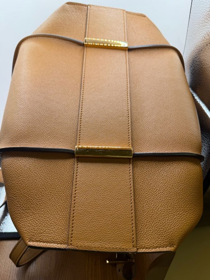 TOD'S 經典 T Timeless 金屬 T 扣荔枝紋皮革肩背包 / 托特包 中號(焦糖棕 / 可放A4)-9
