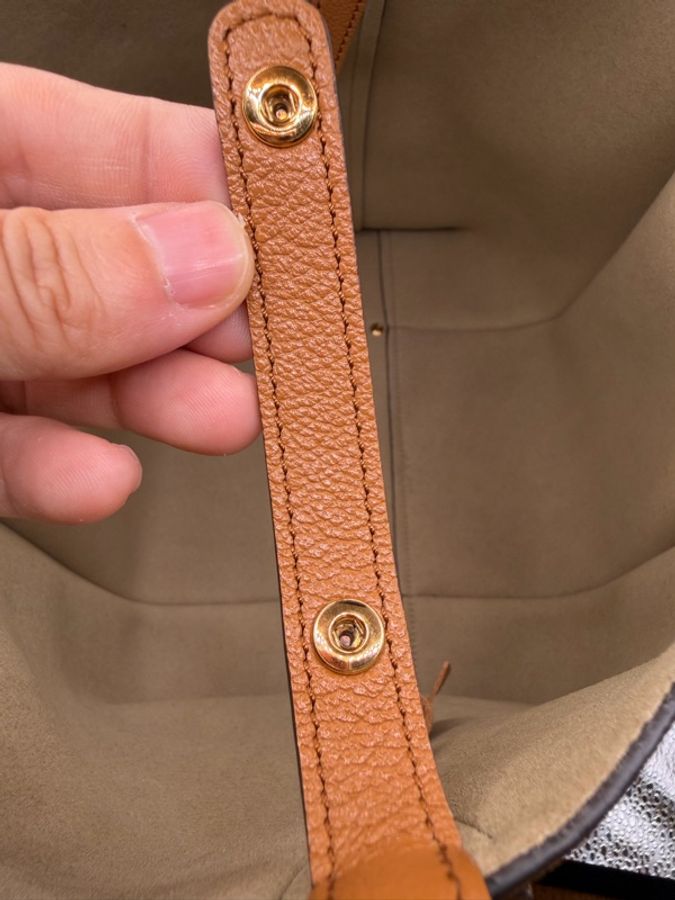 TOD'S 經典 T Timeless 金屬 T 扣荔枝紋皮革肩背包 / 托特包 中號(焦糖棕 / 可放A4)-13