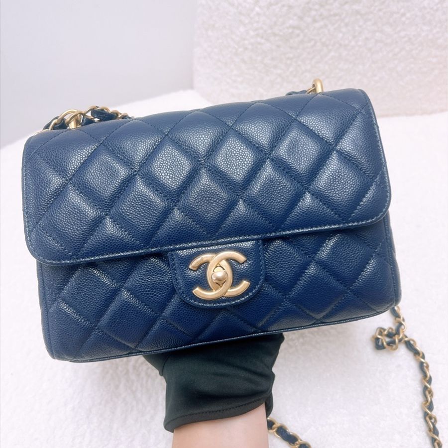 閒置99%新 Chanel 鏈條手柄 深藍色翻蓋包-10