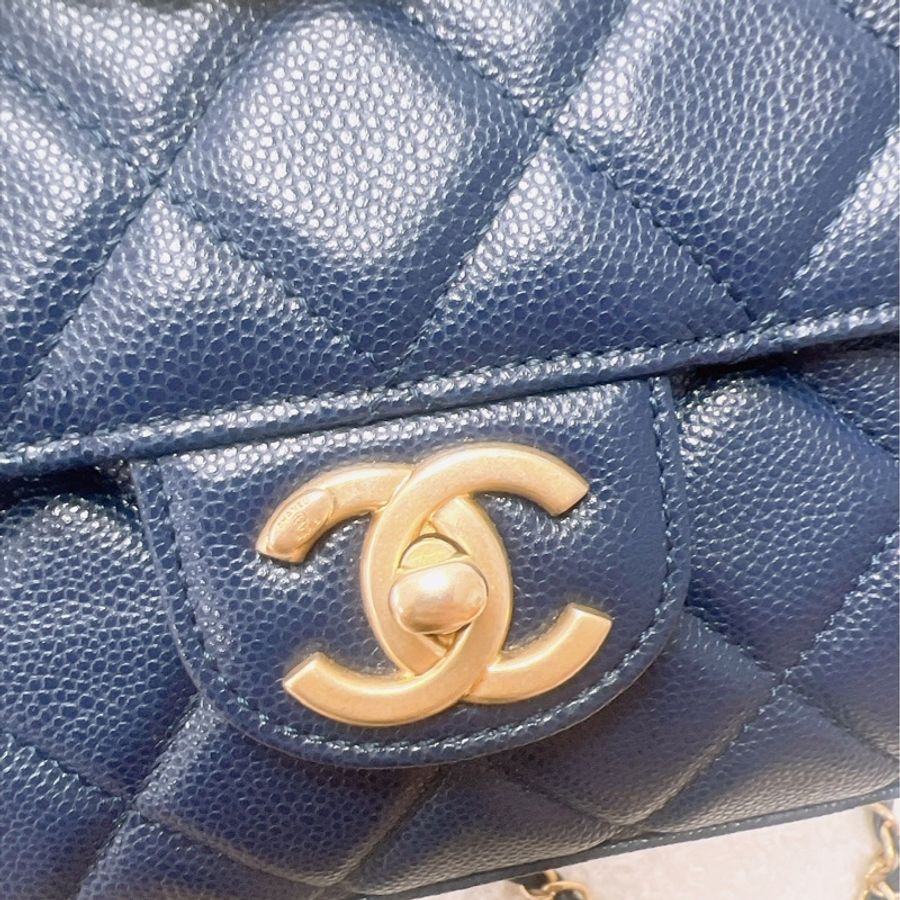 閒置99%新 Chanel 鏈條手柄 深藍色翻蓋包-11