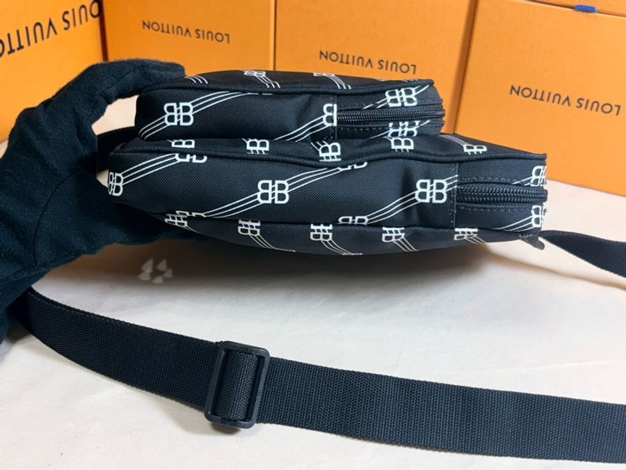 🔥 輕巧實用 近新閒置 Balenciaga 巴黎世家 新款🈵版 尼龍 腰包/胸包-4