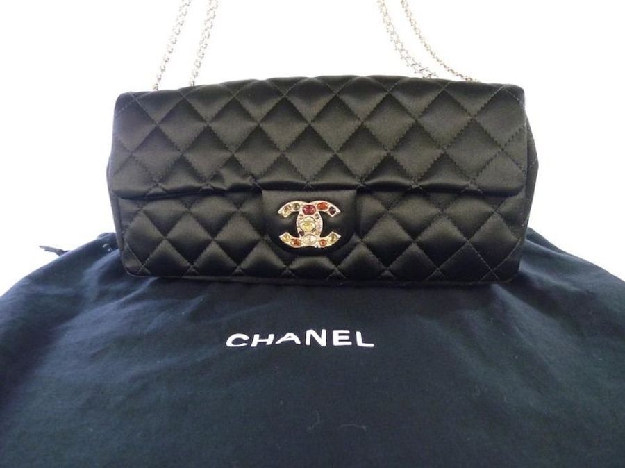 CHANEL 香奈兒 晚宴包 25cm 黑色 菱格緞面 法棍包 金鍊 寶石扣 台灣專櫃 自用首選-1