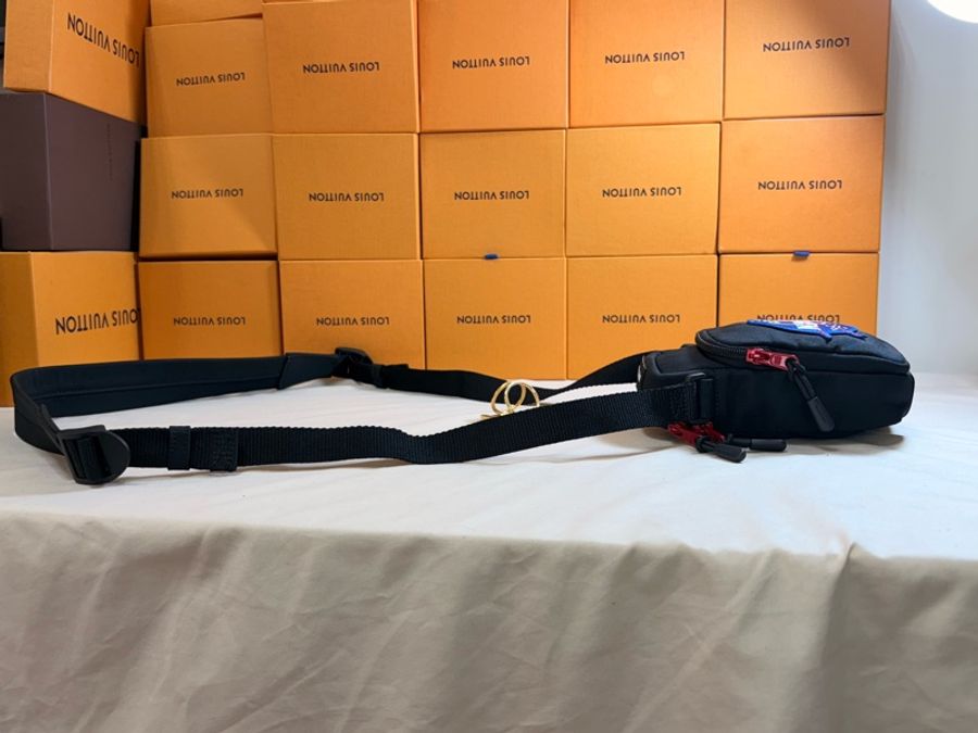 ‼️限時驚喜 即將下架 Balenciaga x nasa巴黎世家 聯名黑尼龍 肩背斜背小包-4