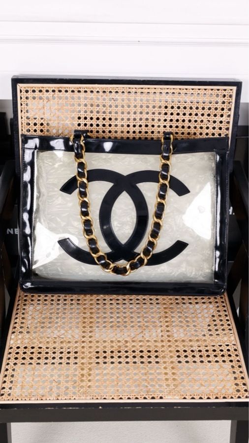Chanel 95年芭比系列5开黑金漆皮拼接pvc tote包-0