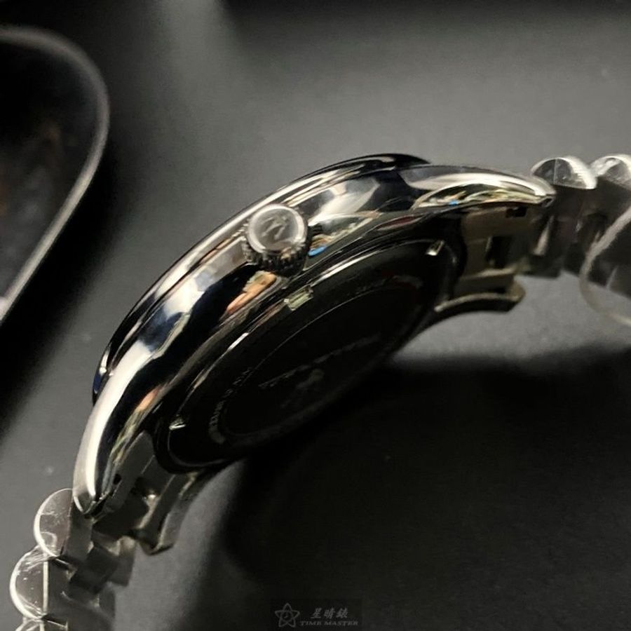 MASERATI手錶,編號R8853146002,46mm銀圓形精鋼錶殼,寶藍色中三針顯示錶面,銀色精鋼錶帶款-5