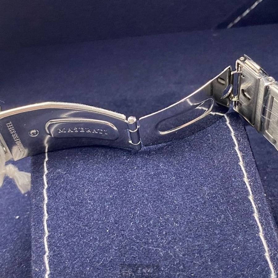 MASERATI手錶,編號R8873632004,42mm銀圓形精鋼錶殼,寶藍色三眼, 運動錶面,銀色精鋼錶帶款-6