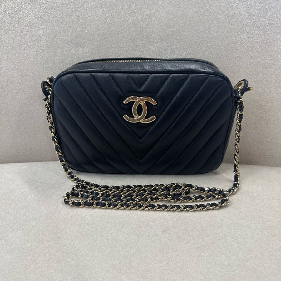chanel 香奈兒 黑色金扣相機包 單肩斜挎包-0
